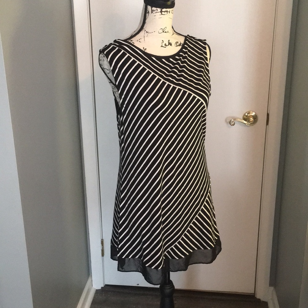 White House Black Market Tunic Tank